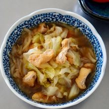【じゅわーっと染みた】キャベツと油揚げの煮物