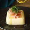 お豆腐モッツァレラの居酒屋風おつまみ。生ハムしそオリーブの工程1