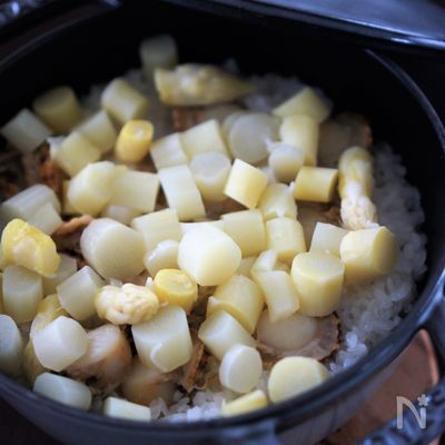 ホワイトアスパラガスとベビーホタテの炊き込みご飯