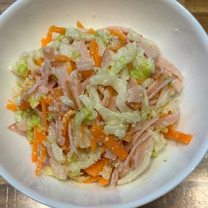 くだもの大好き🧡の作ってみた!投稿(5分でデリ風サラダ！「白菜コールスロー」シーザーサラダ風♩)