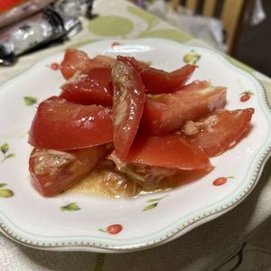 みやしたまほの作ってみた!投稿(汁まで飲み干す旨さ♡和えるだけ！トマトとツナのさっぱりサラダ)