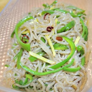 ヴェルの作ってみた!投稿(和食のヘルシー惣菜😘糸こんにゃくとピーマンのきんぴら😋)