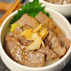 【ガーリック牛焼肉丼】バター醤油タレがしみてご飯止まらない♪