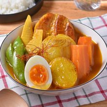 春野菜の黄金スープカレー│玉ねぎ丸ごと1個！春野菜の旨味凝縮