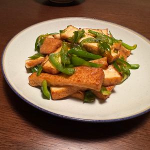 ariaの作ってみた!投稿(5分で完成♡しみうま♡旨し♡厚揚げdeシンプル青椒肉絲♡)
