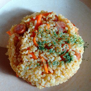 チョロリスの作ってみた!投稿(フライパンでピラフ風♡『ウインナーのカレーピラフ風炒飯』)