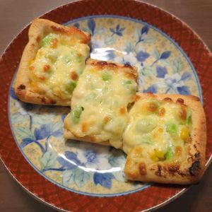 たりおの作ってみた!投稿(【夏野菜の油揚げピザ】わさび香る♪大人の和風おつまみピザ♡)
