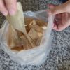 【材料3つで簡単♡】とんでもなく美味しい！フライドれんこんの工程3