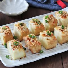 【厚揚げとチーズのザク食感アーモンドがけ】トースターで簡単!