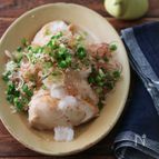 鶏胸肉のソテー。薬味おろしのせ。