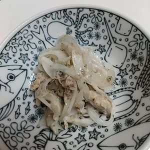 とまっちょ嫁の作ってみた!投稿(サバ缶で♪鯖と新玉ねぎのマヨサラダ)