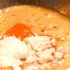 混ぜて焼くだけ!マンゴーのクラフティの工程2
