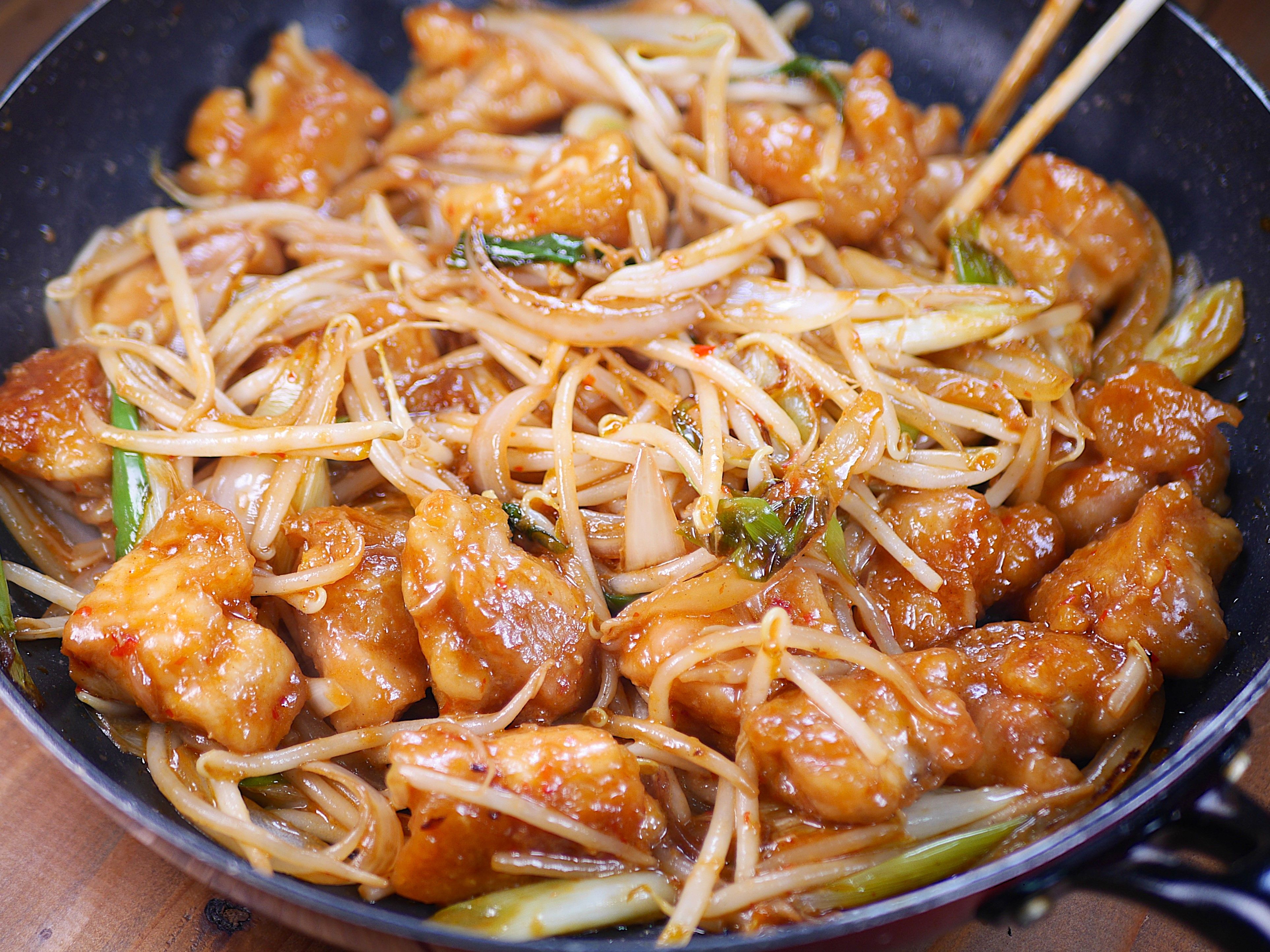 行列の定食屋さんの🍚鶏ともやしのスタミナ甘辛みそ炒め🤩 | レシピ