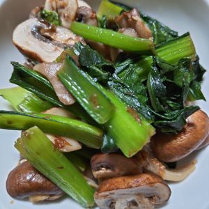 RINAの作ってみた!投稿(旨味たっぷり！【小松菜ときのこのめんつゆバターおかか炒め】)