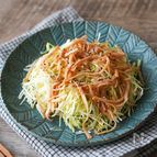 【5分・あと1品】抱えて食べたいハムとキャベツのサラダ。