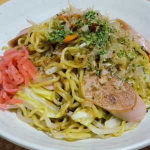 ヴェルの作ってみた!投稿(1食約92円！魚肉ソーセージdeシンプル焼きそば)