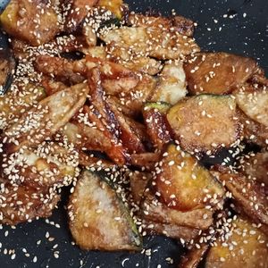 1バーバミーの作ってみた!投稿(さつまいもとかぼちゃの甘み♪根菜甘辛ごま炒め)