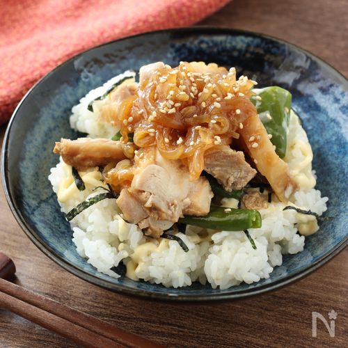1皿で大満足【鶏もも肉の玉ねぎのテリ旨煮丼】焼肉のたれ活用