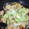 ご飯が進む！コク旨♡【鮭とキャベツのにんにく味噌バター炒め】の工程4