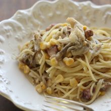 豆乳で仕上げる、舞茸とベーコンのクリームパスタ