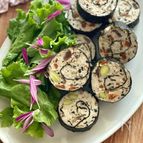 残ったひじき煮で【鶏ひき肉のくるくる海苔巻き】
