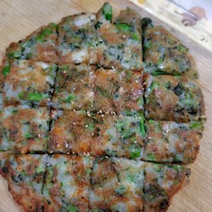コスモスの作ってみた!投稿(【ブロッコリーと長芋のもっちり和風チーズチヂミ】だし風味♬︎)