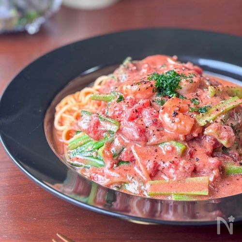 パスタの別茹で無し!海老と小松菜の濃厚トマトクリームパスタ