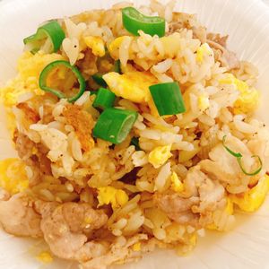 お料理happy🍀の作ってみた!投稿(【ねぎ塩豚カルビ炒飯】食材3つ☆男子が喜ぶ!)