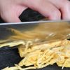 キンキンのお出汁で食べる【焼きサバちらし】の工程2