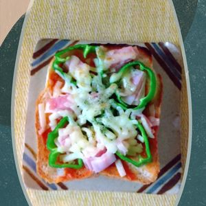 チョロリスの作ってみた!投稿(【食パンで♪】簡単カレーチーズピザ)