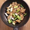 【業務スーパー】炭火香る♪串なし焼き鳥（ハラミ）で焼き鳥丼の工程1