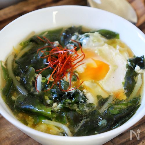 ごま油香る【落とし卵の韓国風わかめスープ】〆スープに