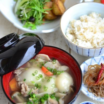 とろろ昆布入り具だくさんだんご汁