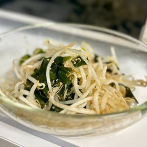 りりの作ってみた!投稿(レンジで完成‼︎『もやしとわかめの中華サラダ』１分簡単副菜♡)