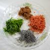 ご飯と混ぜるだけ「梅しそ塩昆布ご飯」の工程1