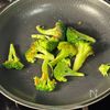 【ブロッコリーのぺぺロンソテー】簡単バル風♪野菜のおつまみ♡の工程1