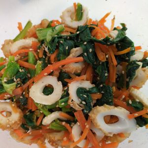 はちわれの作ってみた!投稿(【小松菜と人参とちくわのごま和え】栄養満点◎彩り◎お弁当にも)