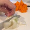 旨みしみしみ！子どもがハマる【 ほっこり肉じゃが 】の工程1