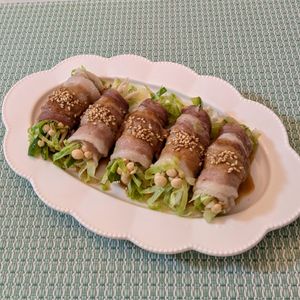 𝔂𝓾𝓶𝓲🍓の作ってみた!投稿(キャベピーえのきの肉巻き・ピリ辛ごまみそだれ)