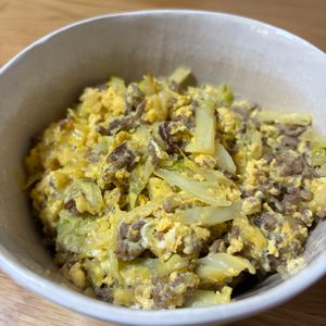 すーさんの作ってみた!投稿(【台湾丼（ニラ玉丼）】5分でできる、町中華の味)