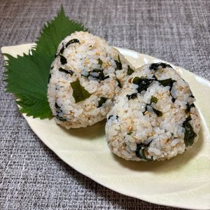 楽ラク手抜キッチン🐶🐾の作ってみた!投稿(沢山の方に大好評おにぎり♪
わかめと鰹節の混ぜおにぎり)