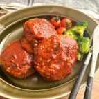 捏ねからソースまで完全ワンパン！トマト煮込みハンバーグ