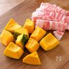 【豚バラとかぼちゃの煮物】ほっこりおいしい簡単和食♪の工程1