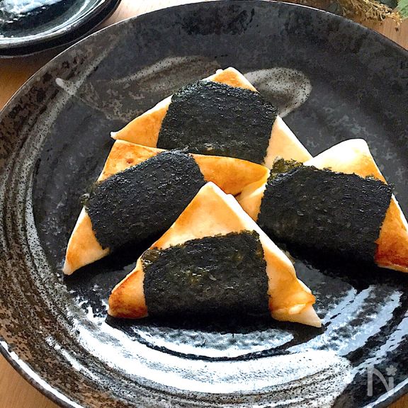 見た目もかわいい♡チーズインはんぺんのおにぎり