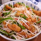 【作ってみた！で大人気】2人分150円！「鶏皮」を捨てずに活用♪カリカリ甘辛野菜炒め｜みんなの推しレシピ 