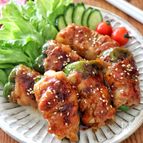 ［豚バラとちくわチーズの甘辛わさび肉巻き］ボリューム満点