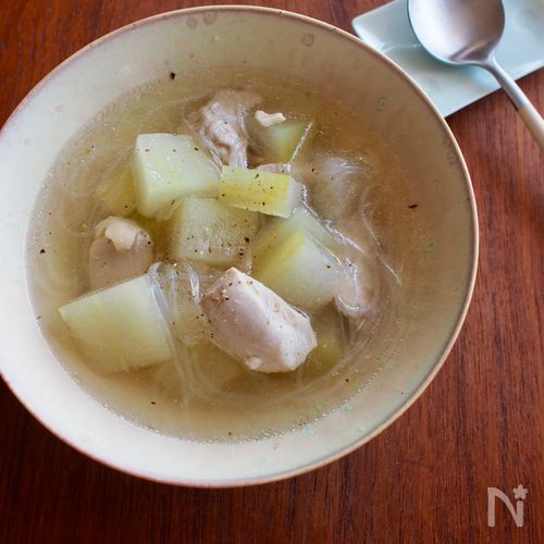 【冬瓜と鶏肉の春雨スープ】切って煮るだけ!