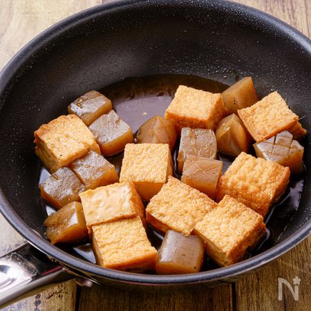 水と調味料を煮立たせ、1を煮る