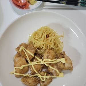 1バーバミーの作ってみた!投稿(焼いてからめるだけ♡ご飯がすすむ「ひとくちゴマまみれチキン」)