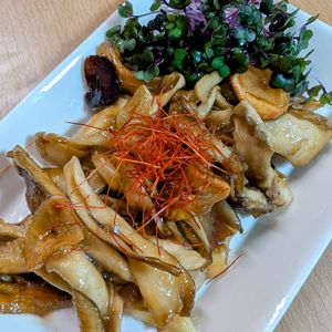 まゆのの作ってみた!投稿(舞茸だけでこんなに美味しい【舞茸の甘辛ガーリックソテー】)